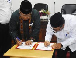 Tingkatkan SDM, Bupati Agam Jalin MoU Dengan UNES Padang