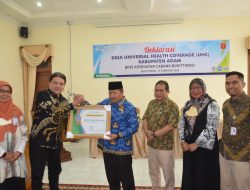 Bupati Agam Raih Piagam Penghargaan Universal Health Coverage