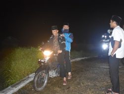 Wabup Agam Naik Motor ke Lokasi Safari Ramadan di Jorong Pabatuangan