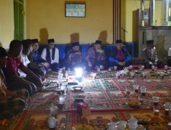 Mati Lampu, Wabup Agam Buka Puasa Dengan Pencahayaan Seadanya