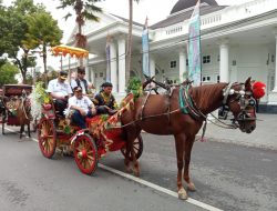 Gubernur Sumbar, Bupati Agam dan Wako Bukittinggi Naik Kereta Kencana ke Bukik Ambacang