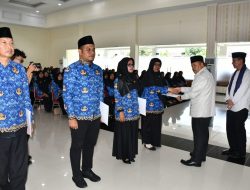 Bupati Agam Serahkan SK Kenaikan Pangkat 531 PNS