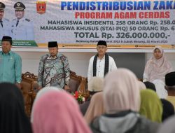 Baznas Agam Salurkan Zakat Bagi Mahasiswa
