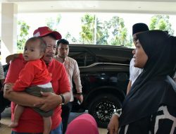 Bupati Agam Lepas Bayi Yang Diculik Kembali ke Deli Serdang
