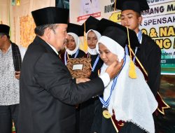 Bupati Agam Hadiri Wisuda Rumah Tahfiz Raudhatul Huffazh SMPN 1 Kamang Magek