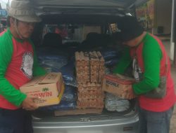 Masyarakat dan Aparatur Pemkab Agam, Bantu Bersihkan Material Longsor