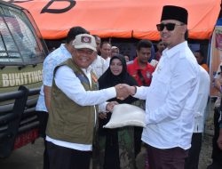 Erman Safar Salurkan Bantuan Untuk Warga Terdampak Bencana di Tanjung Raya