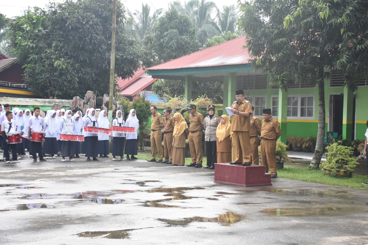 Bupati Agam Jadi Pembina Upacara Di Smpn 6 Lubuk Basung Amcnews