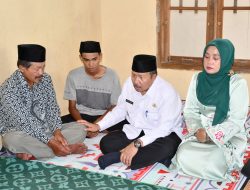 Melayat Kerumah Duka, Bupati Agam Minta Keluarga Korban Tabah