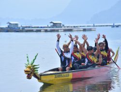 Bupati Agam Buka Pacu Sampan Open Race II di Danau Maninjau