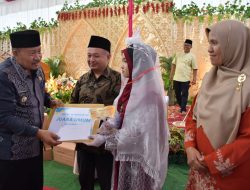 Serahkan Hadiah Khatam Qur’an MDA Al-Ikhlas Kapau, Bupati Agam Beri Apresiasi