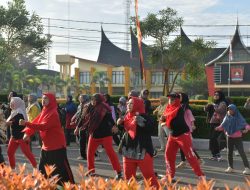 Diikuti Ratusan Peserta, Senam Sehat Pemilu 2024 di Agam Meriah