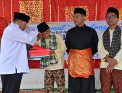 Pelajar SMPN 1 Canduang Sambut Bupati Agam Dengan Pidato Adat
