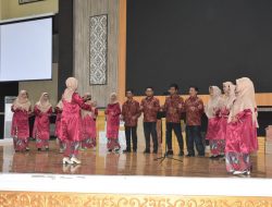Bupati Agam Beri Reward Grup Paduan Suara KPN Banuhampu-Sungaipua