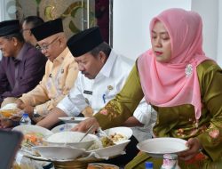 Wujud Syukur Diresmikan Masjid Sirah, Bupati Agam Bersama Warga Makan Bajamba