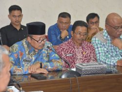 Bupati Agam Hadiri Rapat Penanganan Sampah Pasca Longsornya TPA Regional Payakumbuh