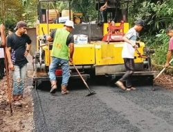 Permudah Akses Warga, Pemnag Dalko Aspal Jalan Lubuak Sao- Arikia