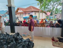 Presiden ILC, Karni Ilyas Salurkan 1.150 Paket Sembako ke Kampung Halaman