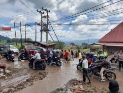 Pembersihan Material Banjir Bandang di Koto Tuo, Akses Lubuk Basung-Bukittinggi Dialihkan