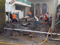 Satgas Penanggulangan Bencana Bersihkan Fasilitas Umum Terdampak Banjir Lahar Dingin