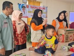 Ketua DWP Sumbar Hadiri Trauma Healing, Berbagi Ceria Untuk Warga Terdampak Bencana