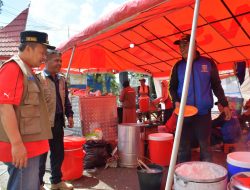 Kunjungi Dapur Umum, Bupati Agam Pastikan Pasokan Makanan Korban Bencana Tercukupi