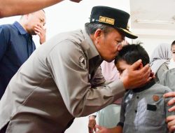 Penuh Haru, Bupati Agam Angkat 4 Anak Almarhum Benny Frivanda Jadi Anak Asuh