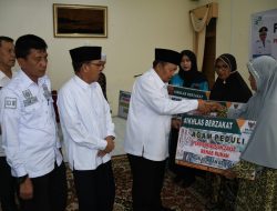 Bupati Agam Salurkan Zakat Kepada 254 Mustahik di Agam Bagian Timur