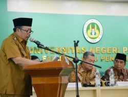 Jadi Panelis Bedah Buku 70 Tahun Prof Sufyarma Marsidin, Ini Kata Bupati Agam