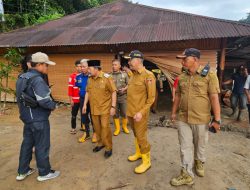 Tinjau Lokasi Banjir di Ngarai Sianok, Bupati Agam Imbau Warga Lebih Waspada