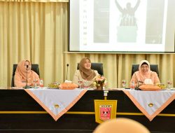 Penasehat DWP Agam, Ny. Yenni Andri Warman Hadiri Pertemuan Bulanan DWP Agam