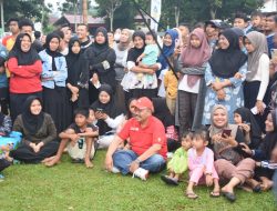 Saksikan Festival Panjat Pinang di GOR Rang Agam, Bupati Ungkap Bangga Pada Warga Lubukbasung