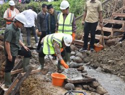 Bupati Agam Letakkan Batu Pertama Pembangunan Jembatan Parik Panjang- Silayang