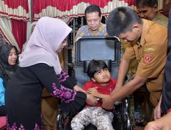 Bantu Warga Disabilitas, LKKS Agam Salurkan Bantuan Alat Kesehatan di 6 Kecamatan