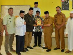 Bupati Agam Turun Langsung Salurkan Wakaf Al-Qur’an ke Ponpes Tarbiyah MTI Kapau