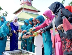 Peringati Hari Ibu, Ketua TP PKK Agam Ziarah Ke TMP Siti Manggopoh