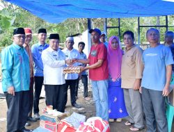 Bupati Agam Serahkan Bantuan Kepada Korban Kebakaran di Jorong Batuang Panjang
