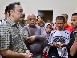 Wabup Agam Tinjau Lokasi Kejadian Korban Hanyut di Pantai Tiku, 2 Remaja Masih Dalam Pencarian