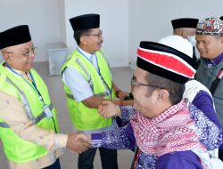 108 Jemaah Haji Agam dari Kloter 15 Tiba di Tanah Air