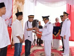 Bupati Agam Serahkan Remisi Umum dan Dasawarsa Kepada Ratusan Warga Binaan
