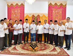 Bupati Agam Gelar Makan Siang Bersama Buya Ristawardi dan OPD di Rumah Dinas
