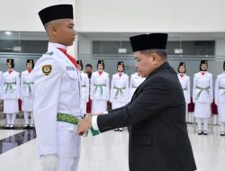Kukuhkan 65 Anggota Paskibraka, Bupati Agam Yakin Mereka Mampu Bertugas Dengan Sempurna
