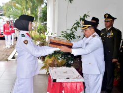 Bupati Agam Serahkan Kirab Bendera Merah Putih Kepada Paskibraka