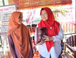 Ketua TP-PKK Agam Kunjungi UMKM Raflesia Luwak Coffee di Palupuah