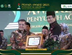 Bupati Agam Terima Penghargaan dari Menteri Agama pada PENAIS Award 2025
