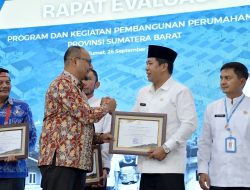 Rapat Evaluasi Program Pembangunan Perumahan, Agam Terima Penghargaan Dari Dirjen Perumahan Perdesaan