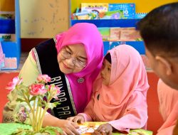 Bunda PAUD Agam Kunjungi TK dan SD di Lubuk Basung