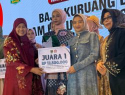 Desainer Muda Asal Agam Raih Juara I Lomba Desain Busana Muslimah se-Sumbar