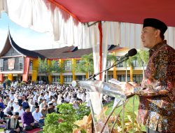 Momentum Idul Adha 1447 Hijriah, Wabup Agam : Tebar Senyuman Lewat Sebungkus Daging Kurban