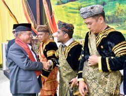 Hadiri Alek Nagari Batagak Pangulu Kamang Hilia, Bupati Agam : Peran Strategis Pemimpin Kaum
